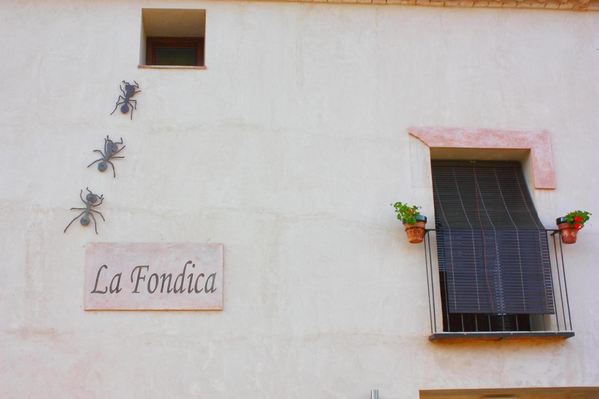 Hotel La Fonda De La Estacion La Puebla De Valverde Exterior photo