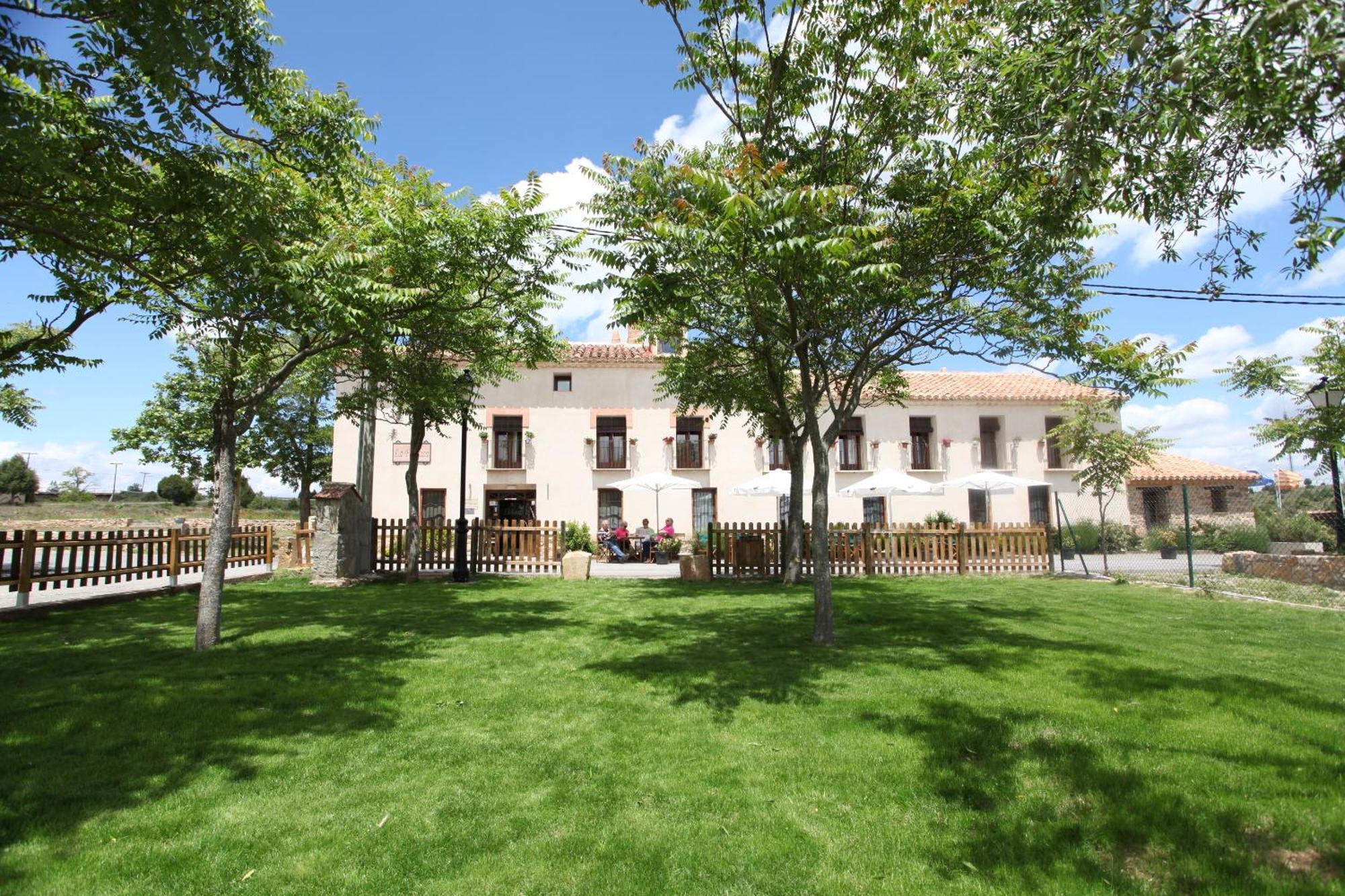 Hotel La Fonda De La Estacion La Puebla De Valverde Exterior photo